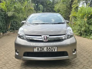 Toyota ISIS 2015 Gray