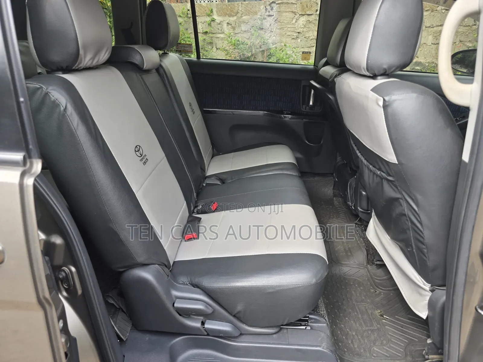 Toyota ISIS 2015 Gray