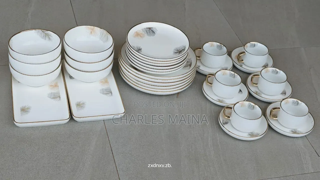 Elegant European Porcelain Dinner Set
32pcs