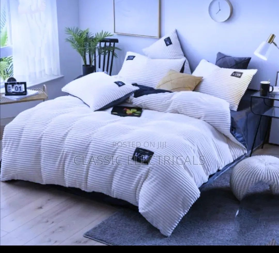 6*7 Velvet Duvet Set With a Bedsheet and 2 Pillowcases