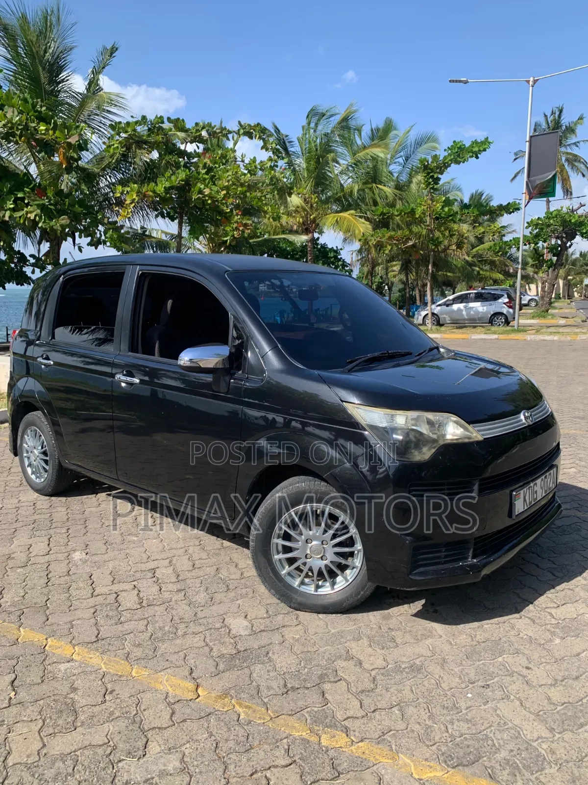 Toyota Spade 2014 Black
