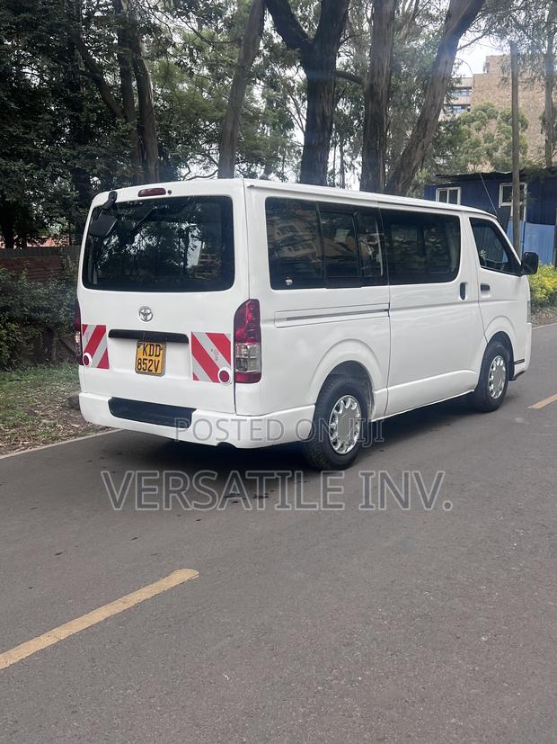 Toyota HiAce 2014 White - thumbnail 3