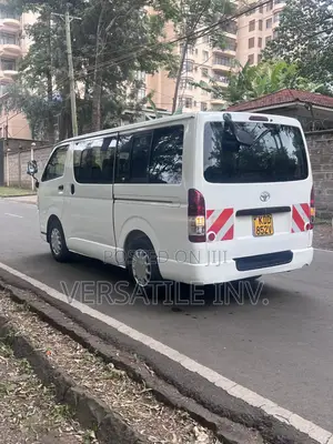 Toyota HiAce 2014 White