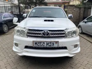 Toyota Fortuner 2010 White