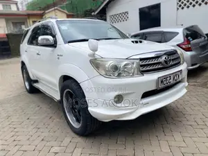 Toyota Fortuner 2010 White