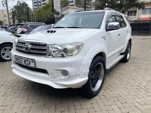 Toyota Fortuner 2010 White
