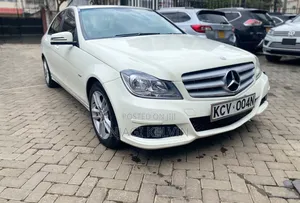 Mercedes-Benz C200 2012 Pearl