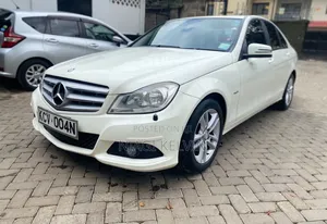 Mercedes-Benz C200 2012 Pearl