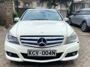 Mercedes-Benz C200 2012 Pearl