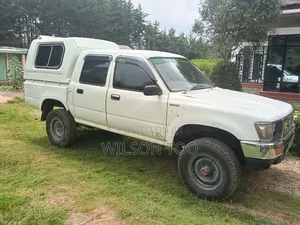 Toyota Hilux 1994 White