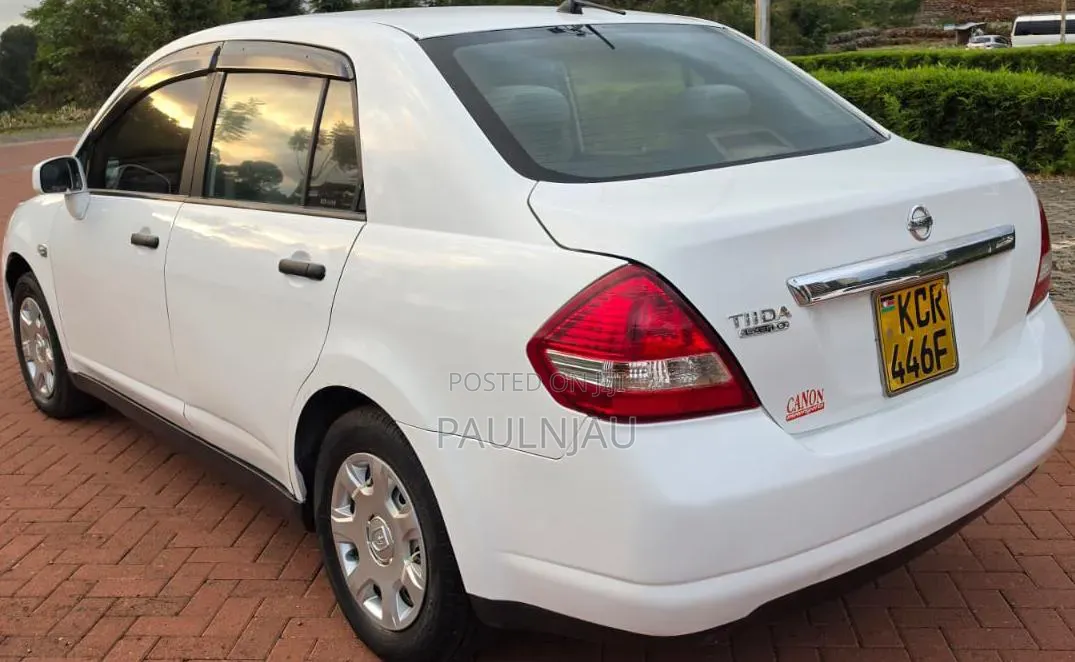Nissan Tiida 2011 White