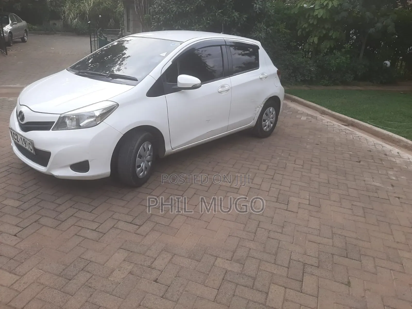 Toyota Vitz 2013 White
