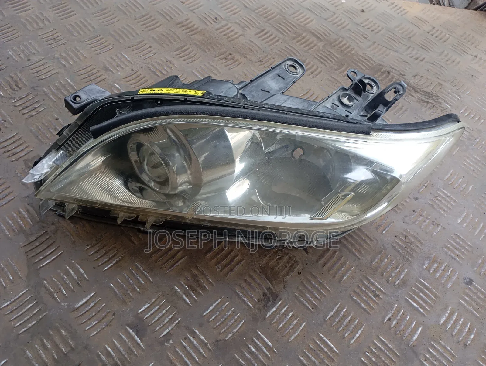 Toyota Vanguard Left Headlight