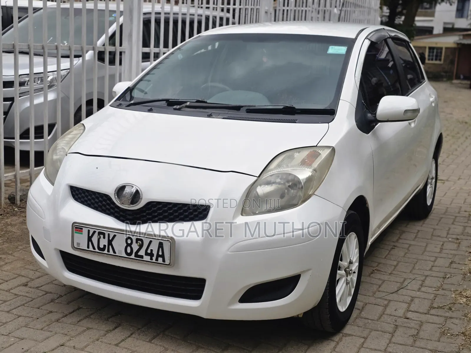 Toyota Vitz 2009 White