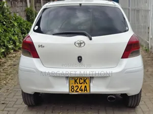 Toyota Vitz 2009 White