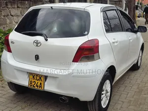 Toyota Vitz 2009 White