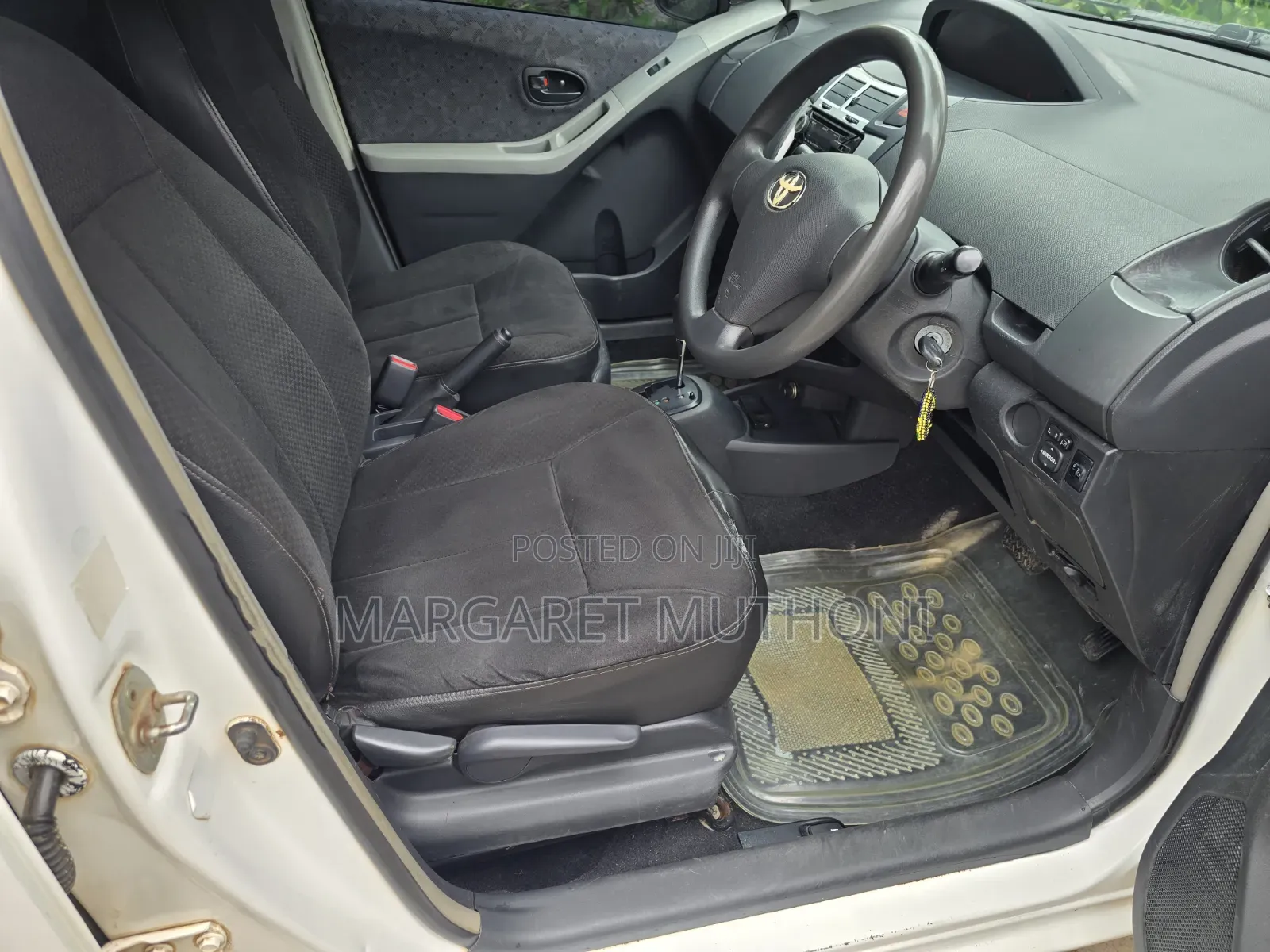 Toyota Vitz 2009 White