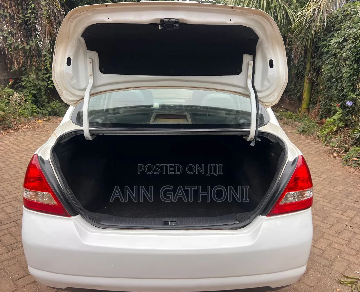 Nissan Tiida 2011 White