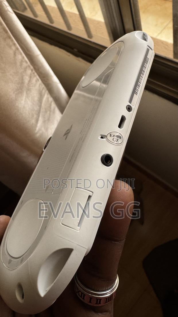 Playstation Vita 2000 (Slim) - thumbnail 12