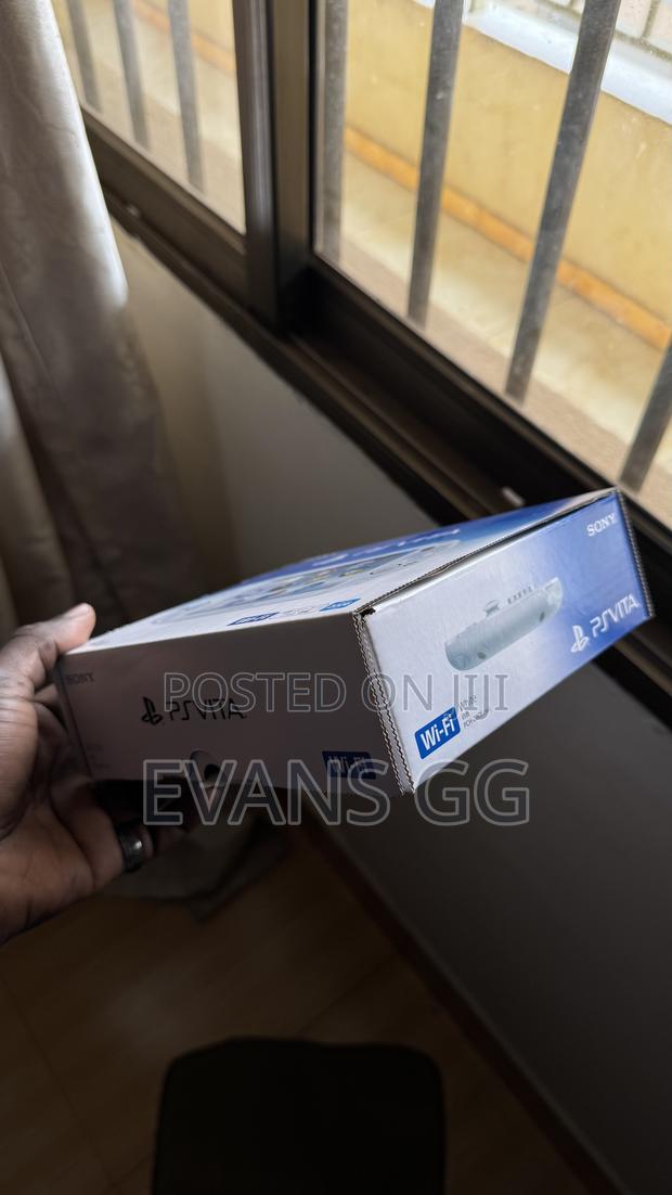Playstation Vita 2000 (Slim) - thumbnail 3