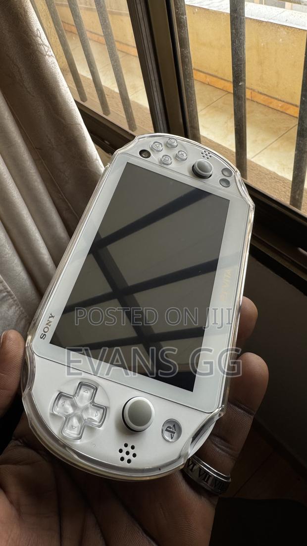 Playstation Vita 2000 (Slim) - thumbnail 4