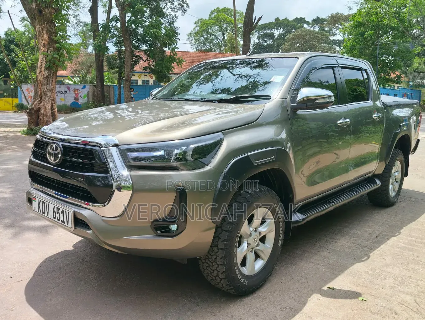 Toyota Hilux 2023 Brown