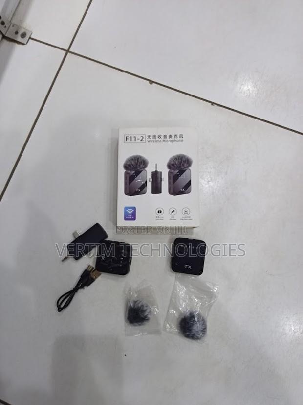 F11 Wireless Lavalier Microphone for Smartphones Tablets
