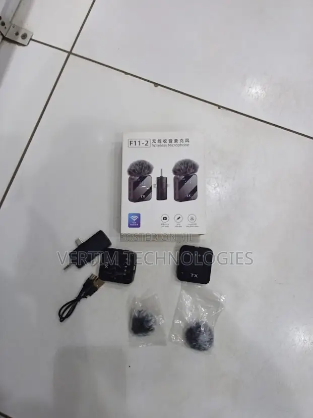 F11 Wireless Lavalier Microphone for Smartphones Tablets
