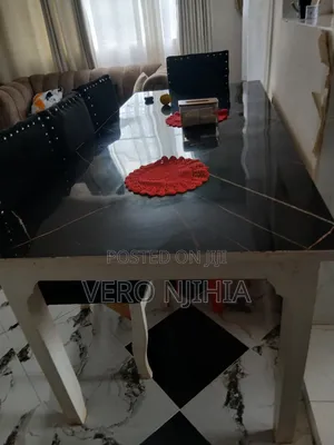 An Eight Sitter Table