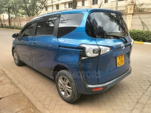 Toyota Sienta 2016 Blue