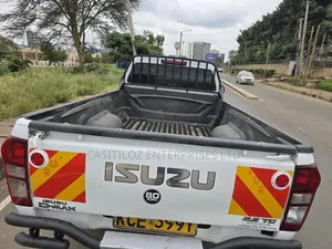 Isuzu D-MAX 2015 White