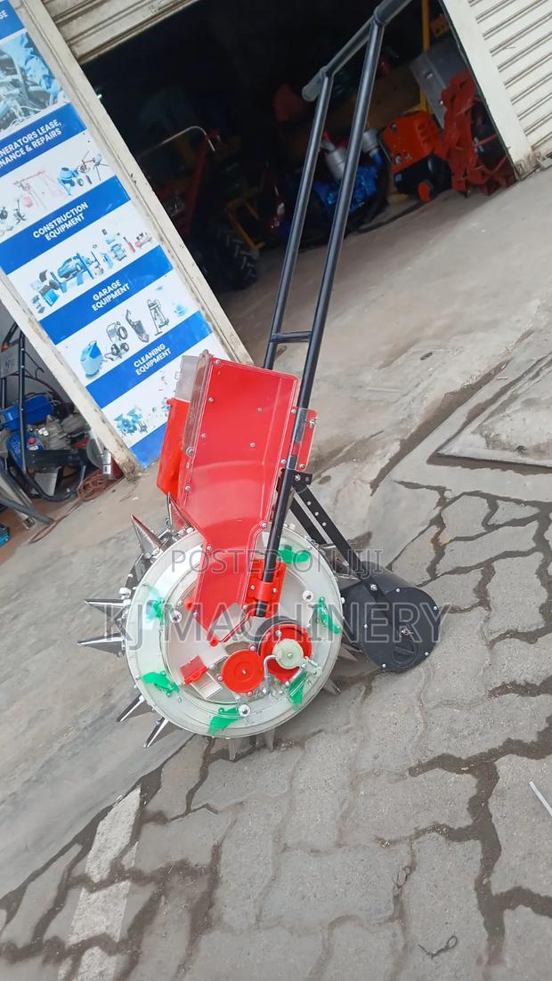 Seed and Fertilizer Planter Super Quality Brand - main view