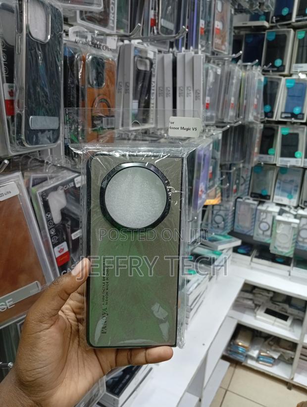 Honor Magic V5 Bi-Color Green Gradient Layout Cover