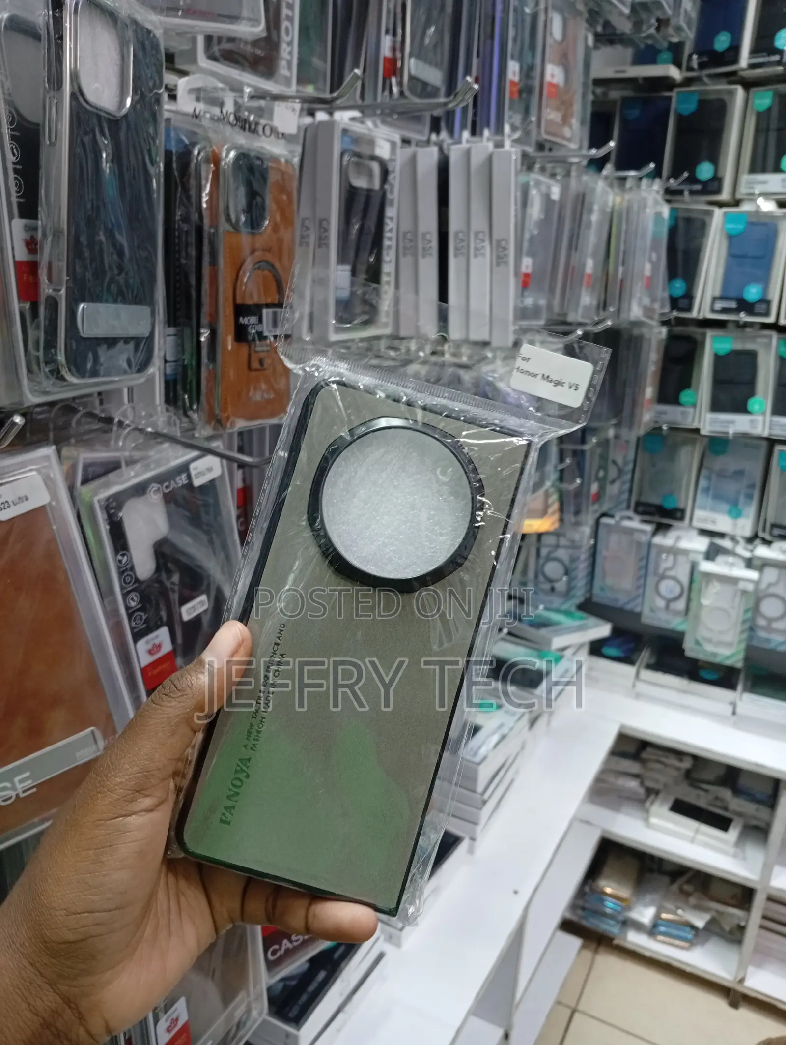 Honor Magic V5 Bi-Color Green Gradient Layout Cover