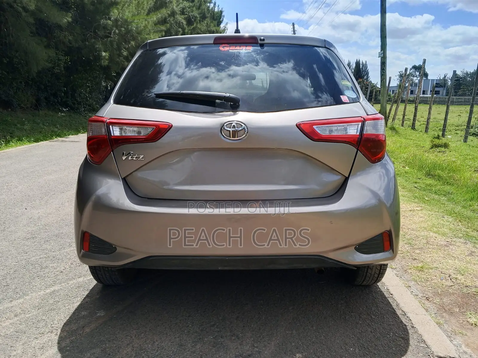 Toyota Vitz 2017 Silver