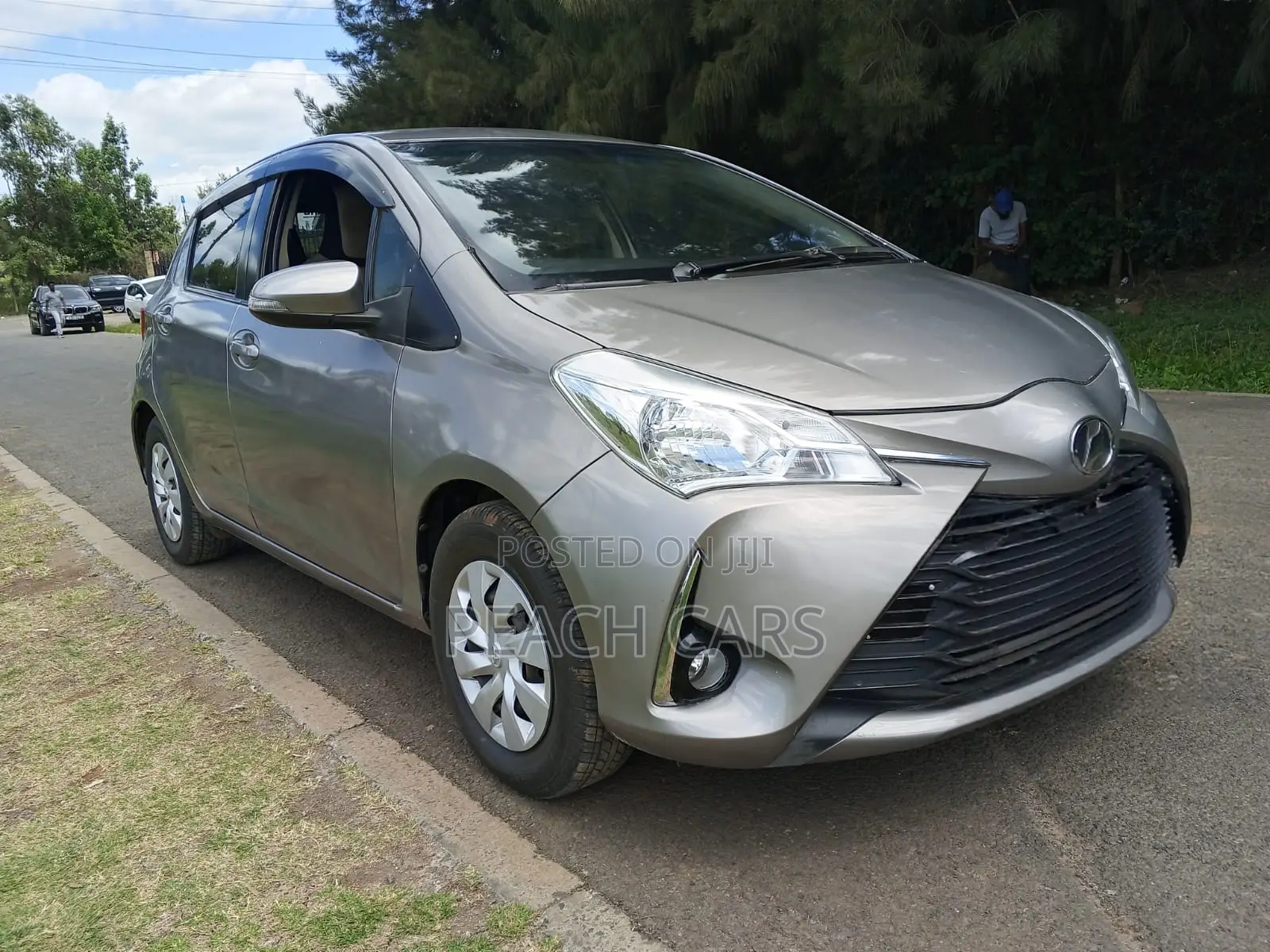 Toyota Vitz 2017 Silver