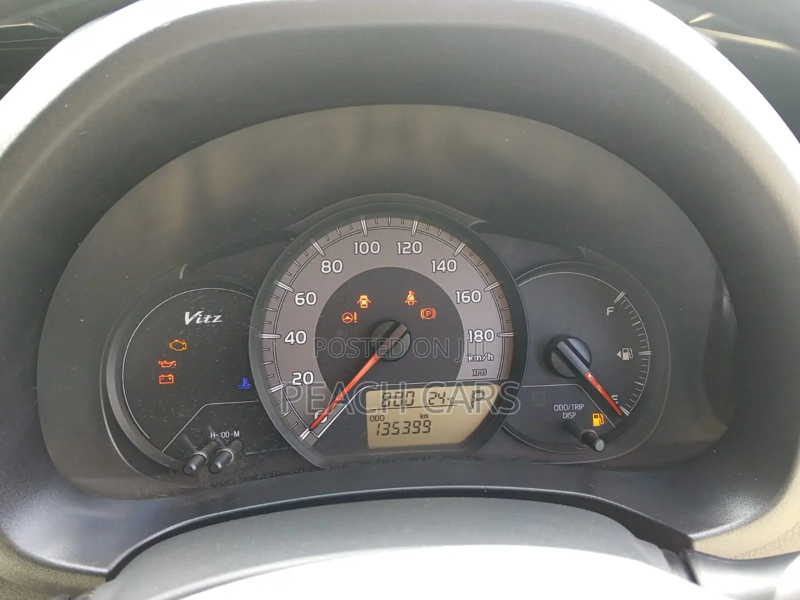 Toyota Vitz 2017 Silver