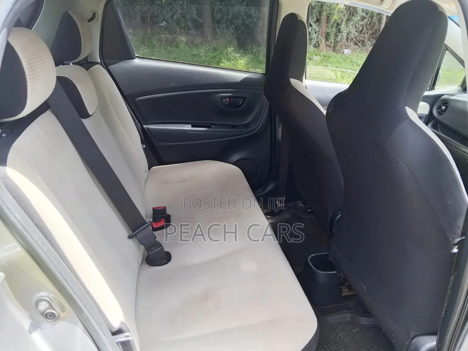 Toyota Vitz 2017 Silver