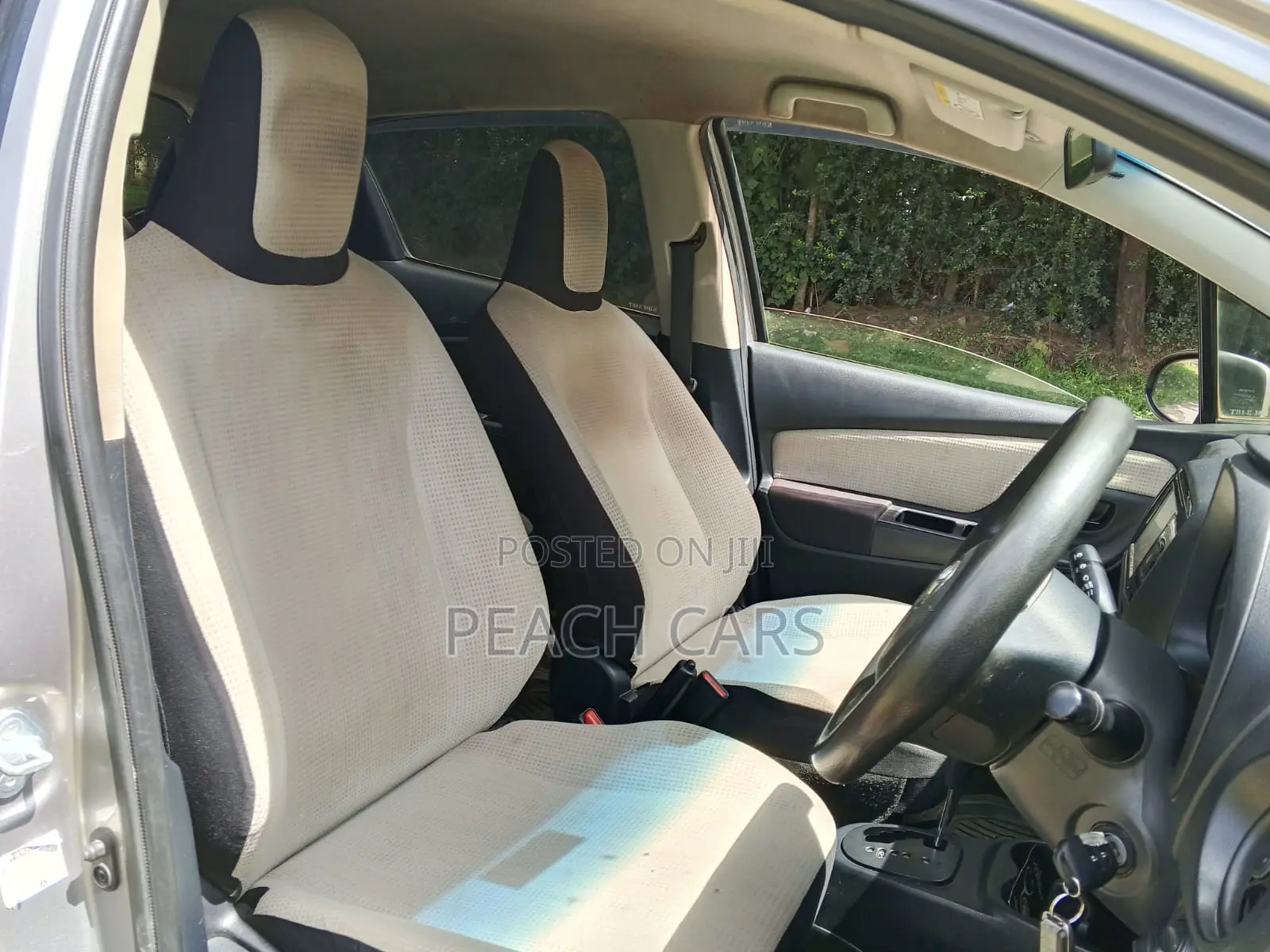 Toyota Vitz 2017 Silver