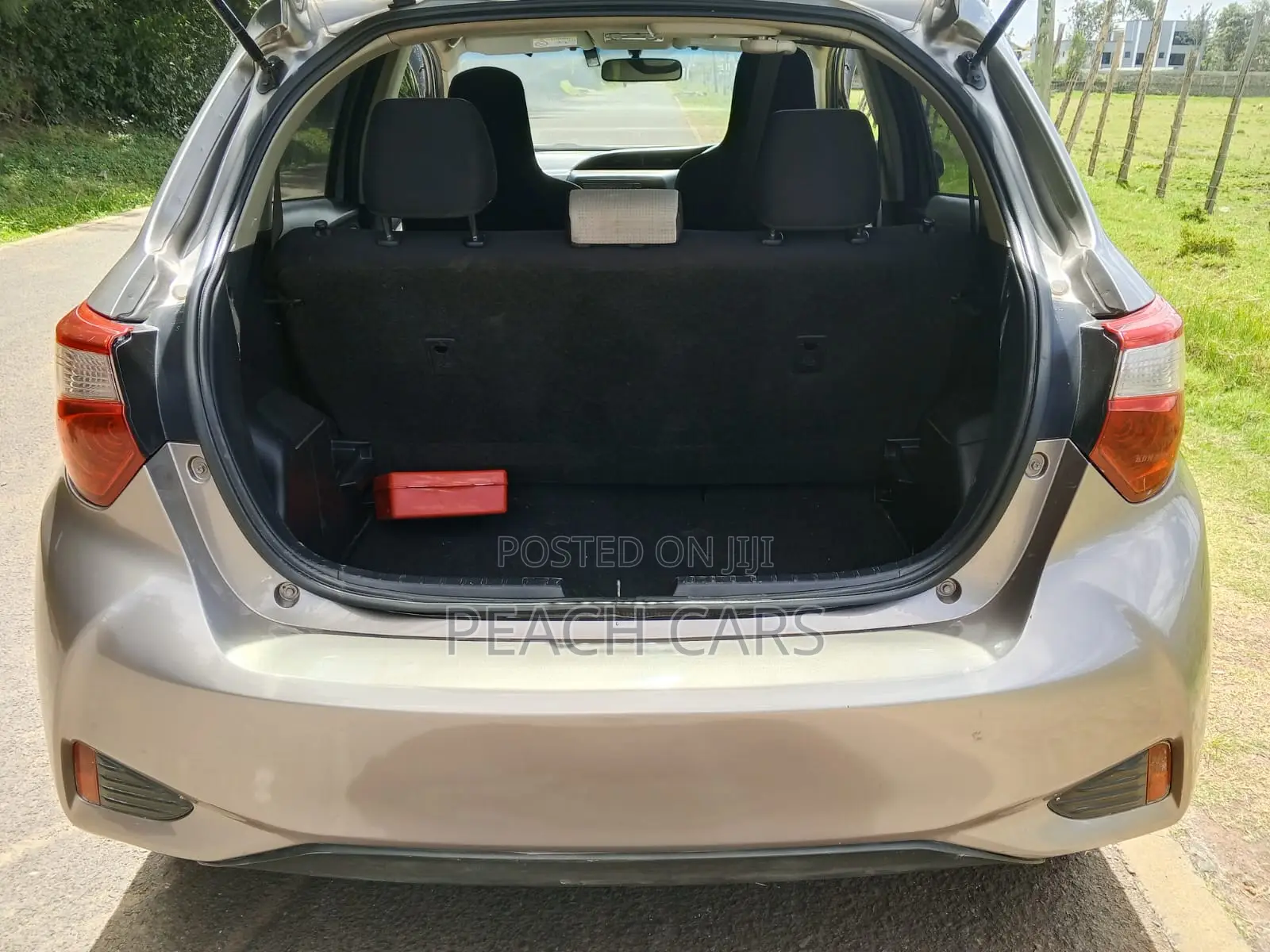 Toyota Vitz 2017 Silver