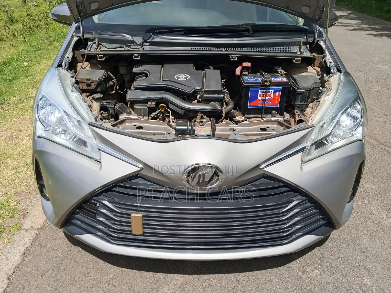 Toyota Vitz 2017 Silver