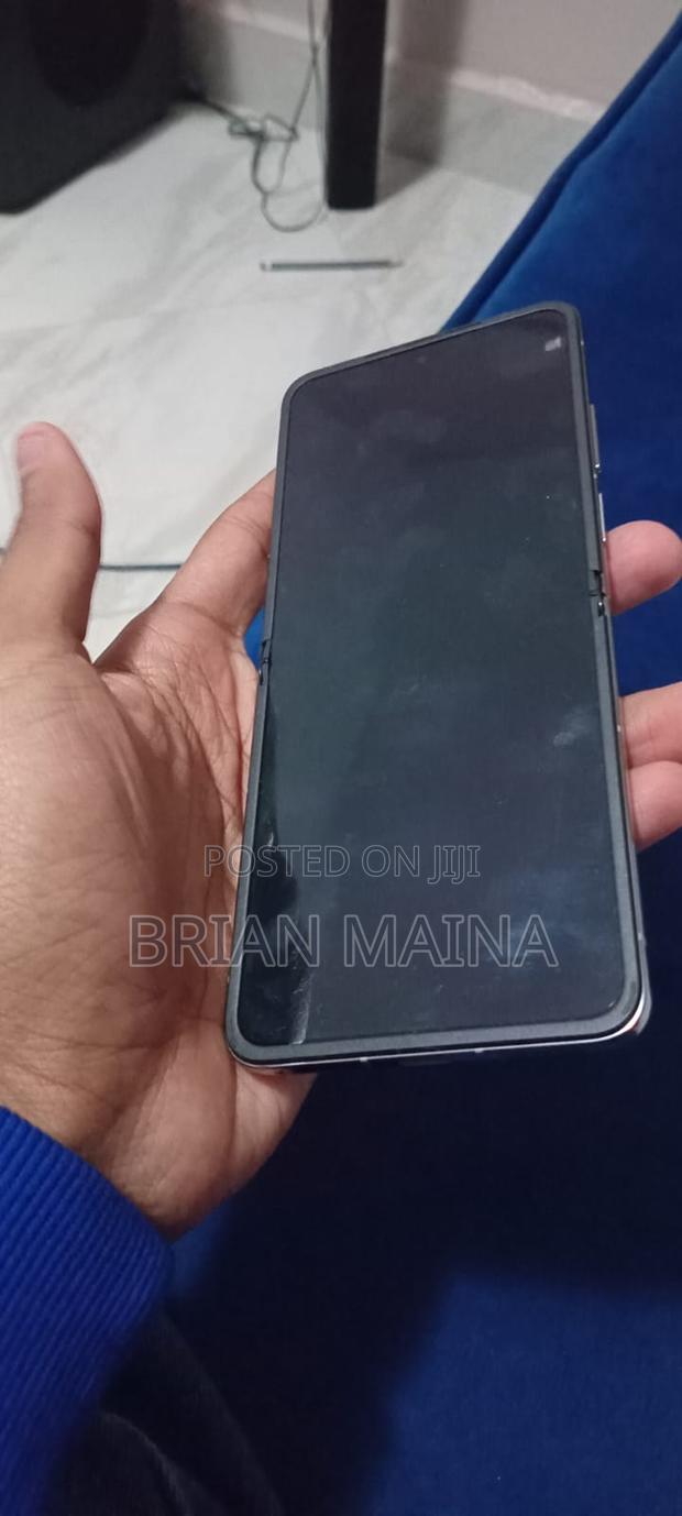 New Tecno Phantom V Flip2 5G 256 GB Gray - thumbnail 2