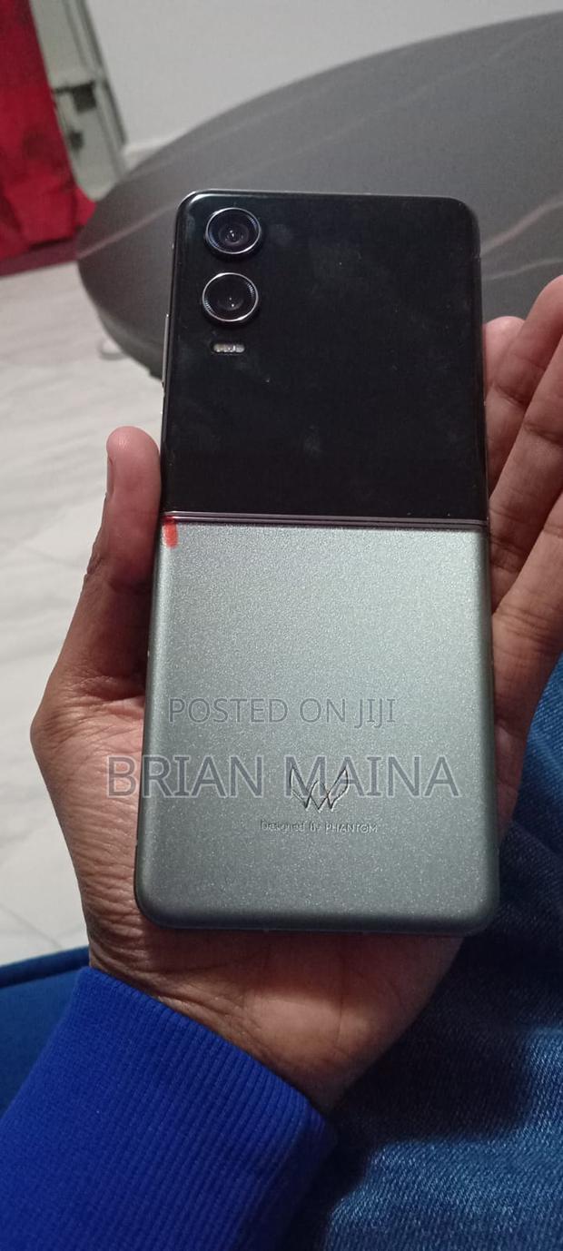 New Tecno Phantom V Flip2 5G 256 GB Gray - thumbnail 3