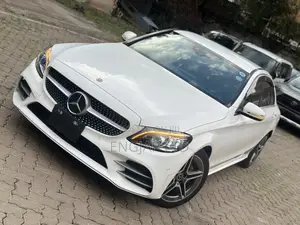 Mercedes-Benz C200 2019 Pearl