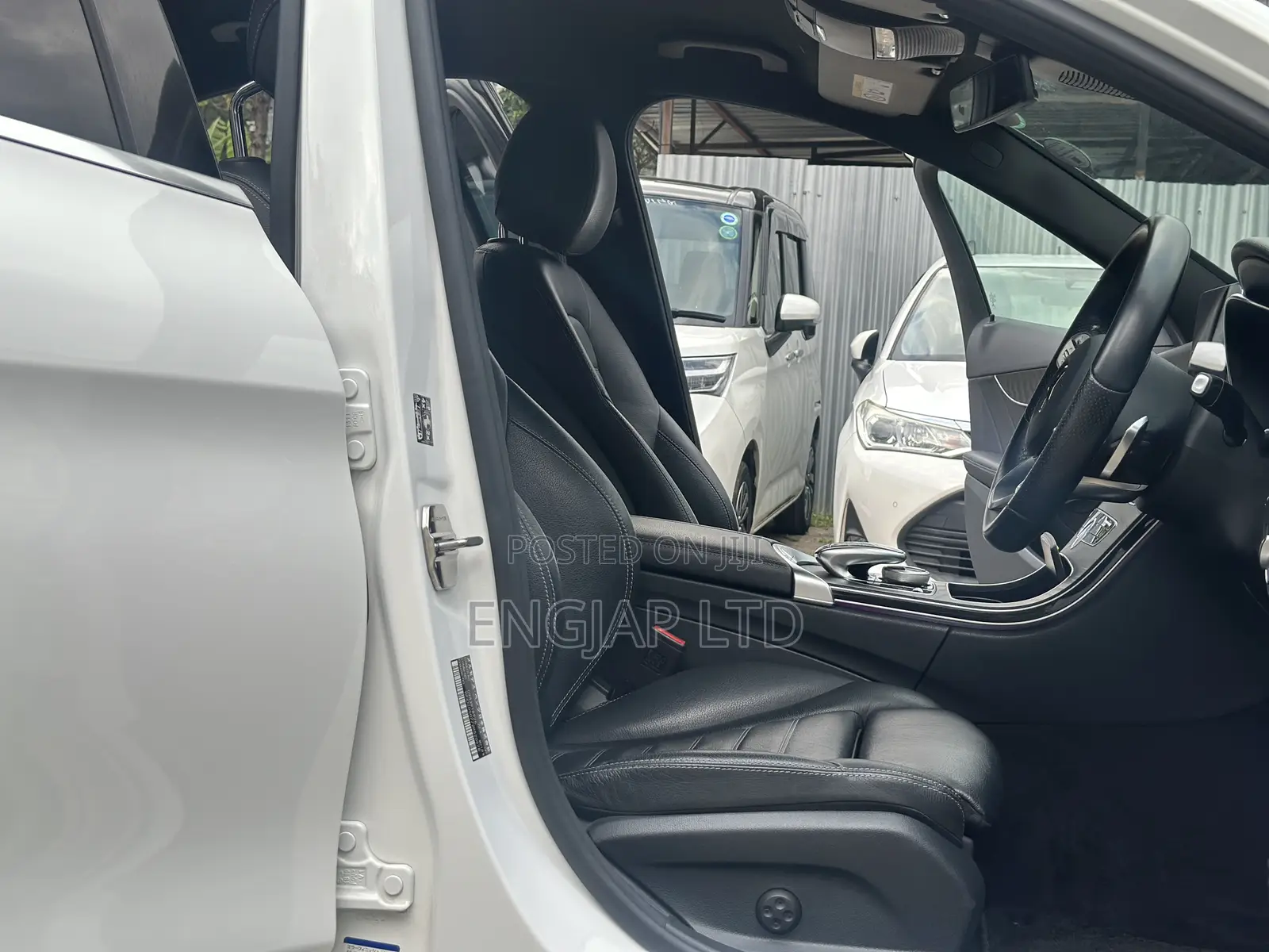 Mercedes-Benz C200 2019 Pearl
