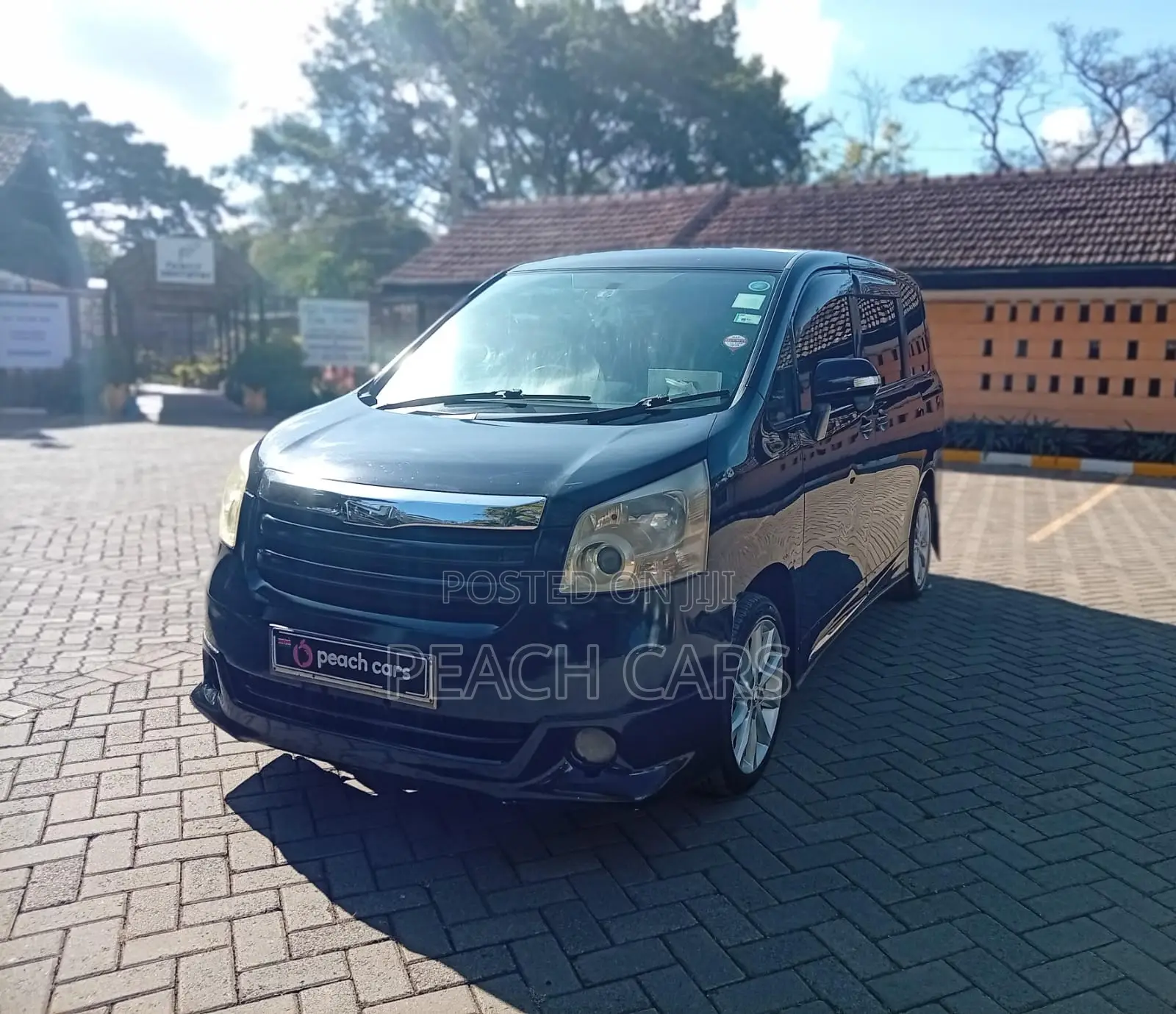 Toyota Noah 2010 Black