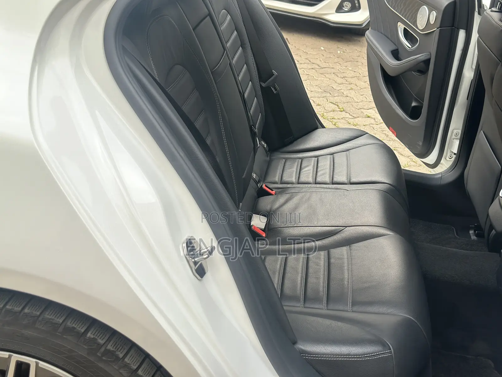 Mercedes-Benz C200 2019 Pearl