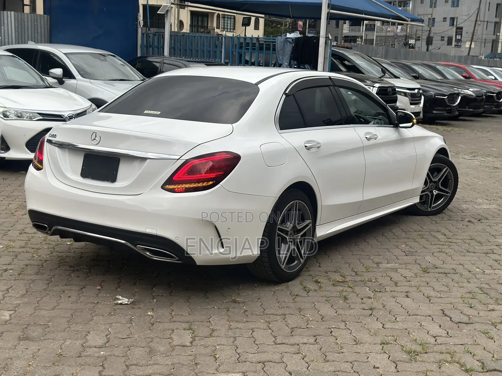 Mercedes-Benz C200 2019 Pearl
