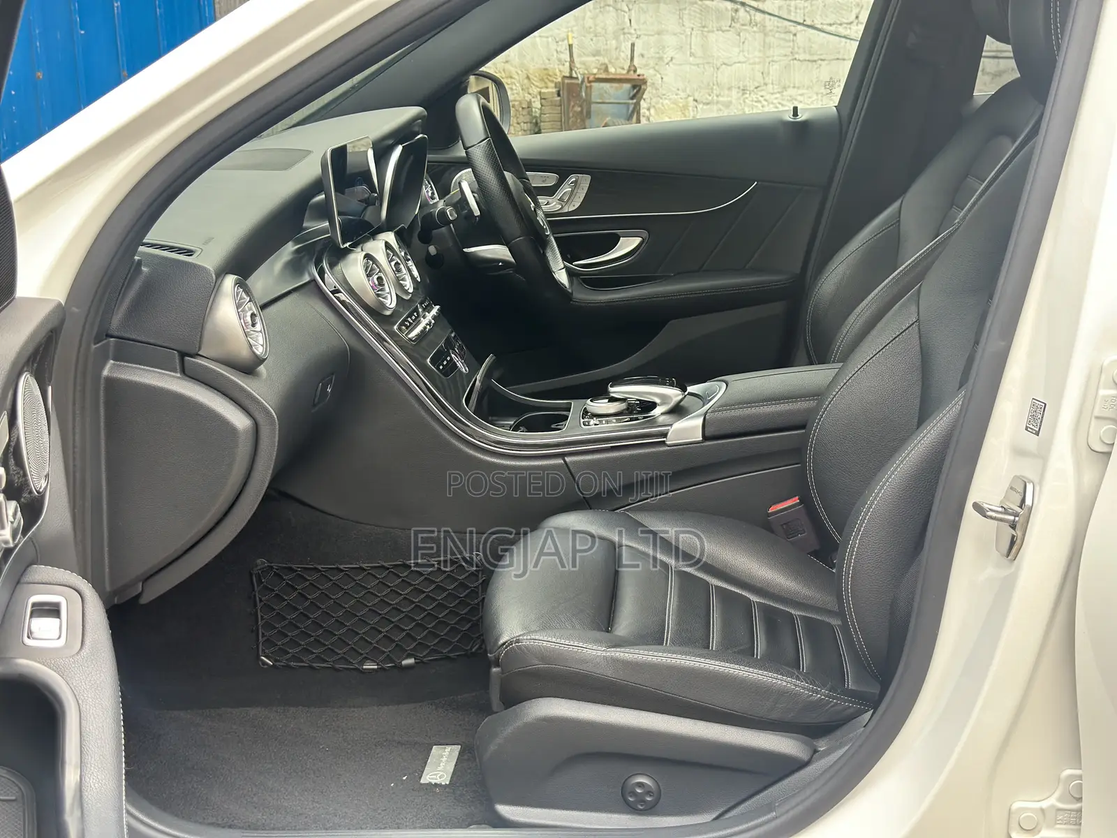 Mercedes-Benz C200 2019 Pearl