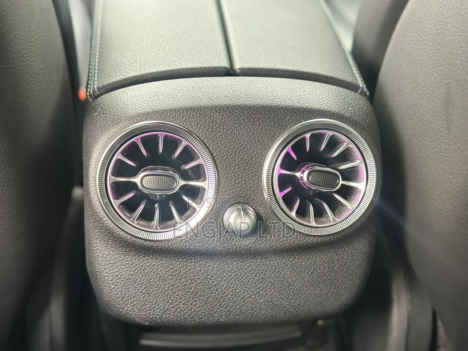Mercedes-Benz C200 2019 Pearl